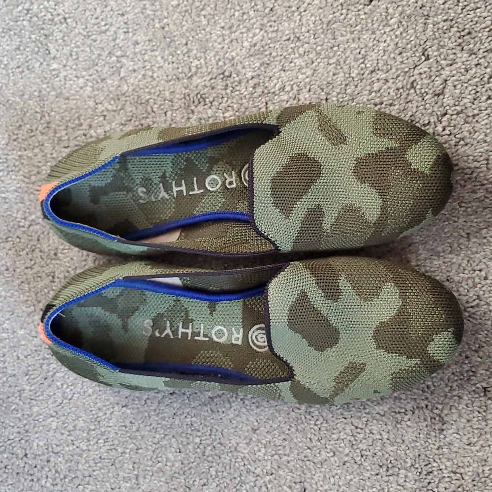 Rothys Camo Loafer Size 6.5
